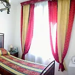 La Maison Rouge Nocleg ze śniadaniem *