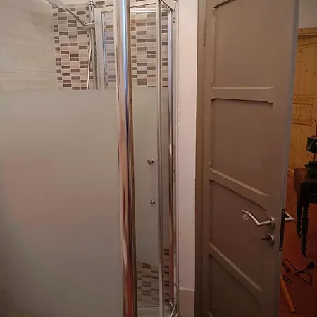 La Maison Rouge Bed & Breakfast *