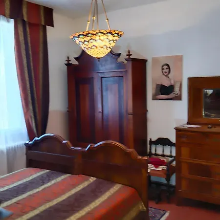 Oda ve Kahvaltı La Maison Rouge *