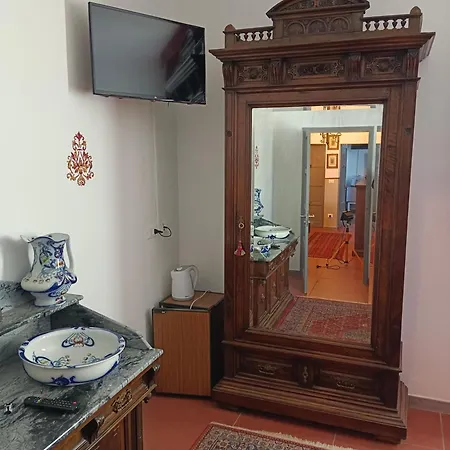 La Maison Rouge Bed & Breakfast