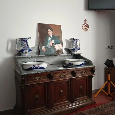 Oda ve Kahvaltı La Maison Rouge