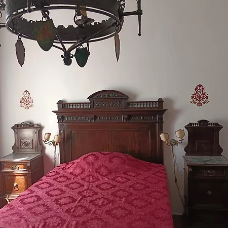 La Maison Rouge Bed & Breakfast