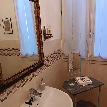 La Maison Rouge Bed & Breakfast