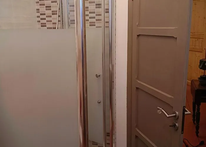 La Maison Rouge Bed & Breakfast *