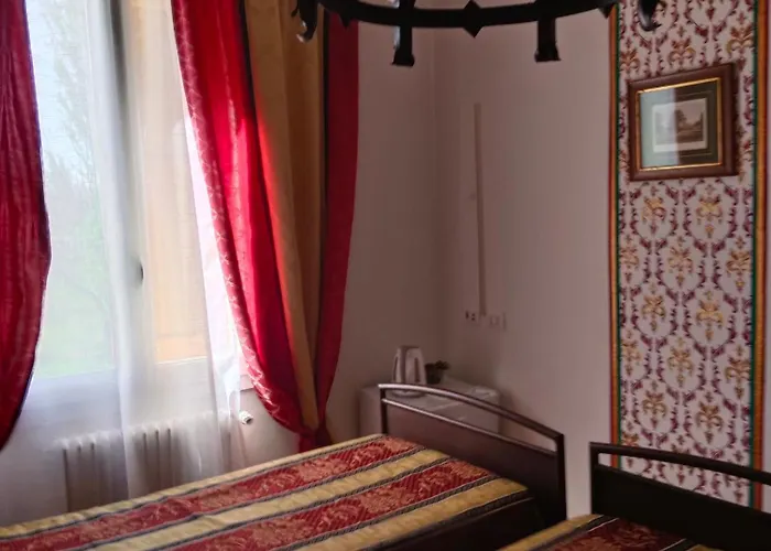 La Maison Rouge Bed & Breakfast