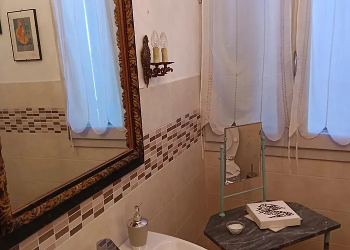 La Maison Rouge Bed & Breakfast